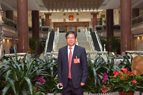 全國(guó)人大代表、貝達(dá)藥業(yè)董事長(zhǎng)丁列明
